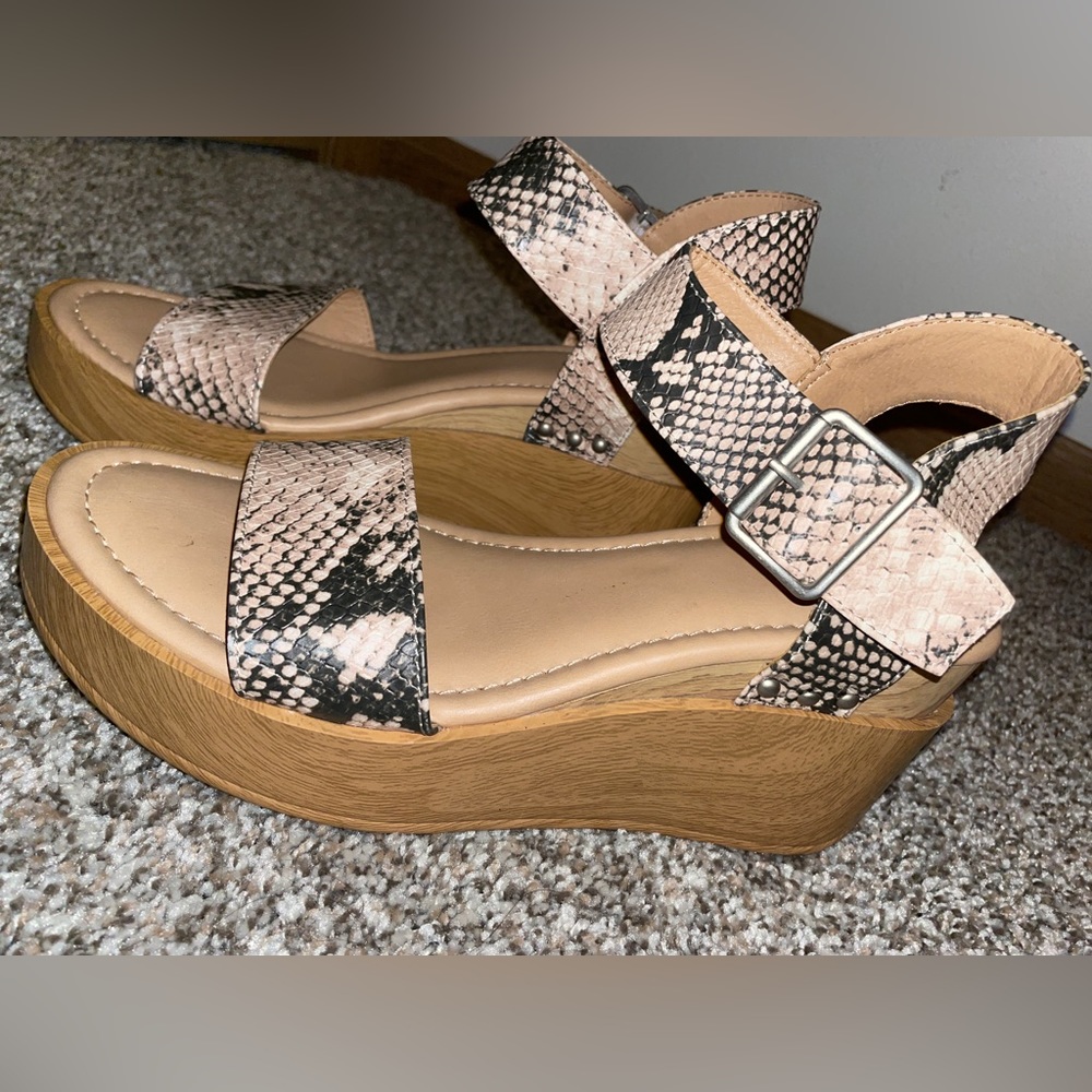 Wedge heels